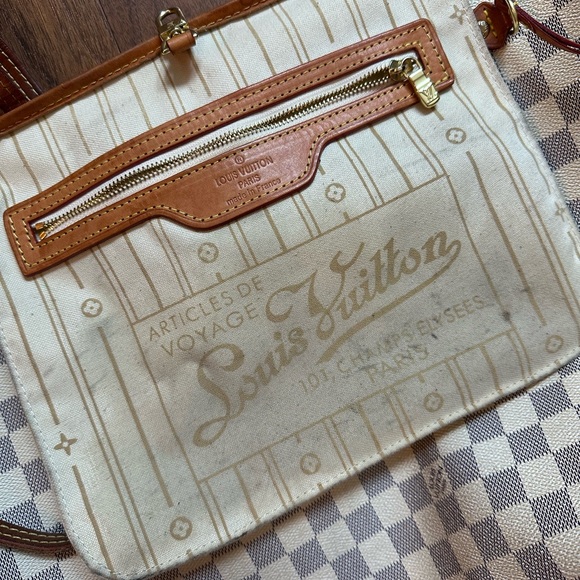 Louis Vuitton white tote bag - used - Picture 2 of 7